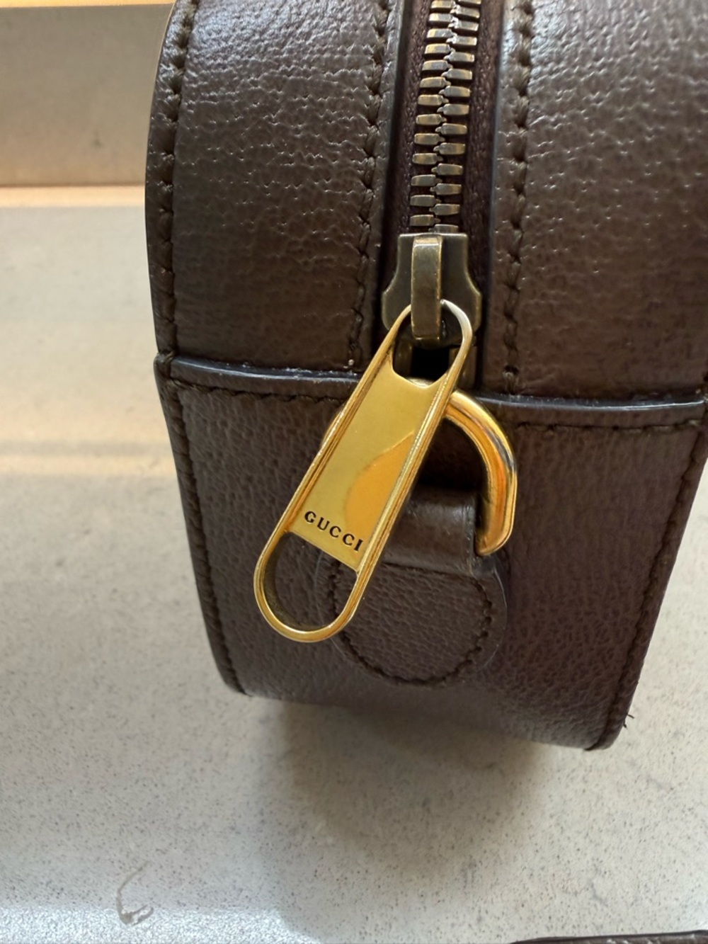 Gucci Beige GG Supreme Canvas Shoulder Bag with Green and Red Web - Picture 4 of 9